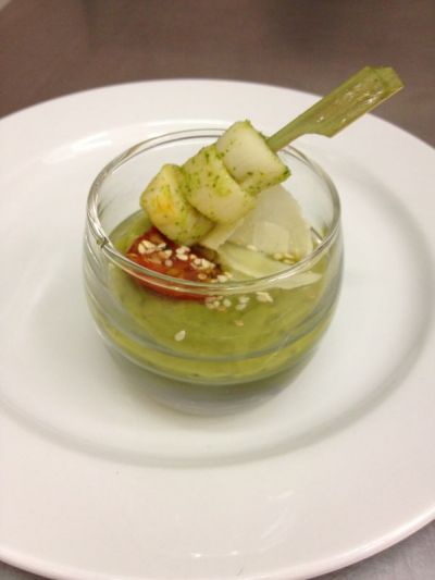 Verrine crémeux avocat et brochette pétoncle mariné à la coriandre